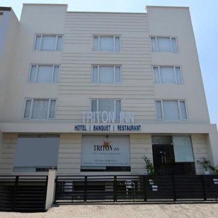 Triton Inn Лакнау Екстериор снимка