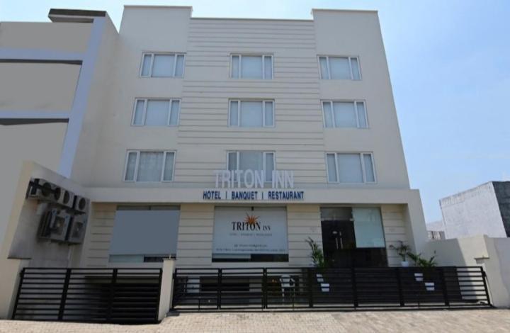 Triton Inn Лакнау Екстериор снимка