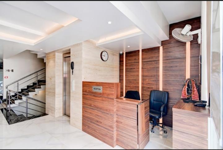 Triton Inn Лакнау Екстериор снимка